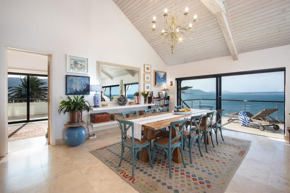 Seating area, Dining area, Sea view