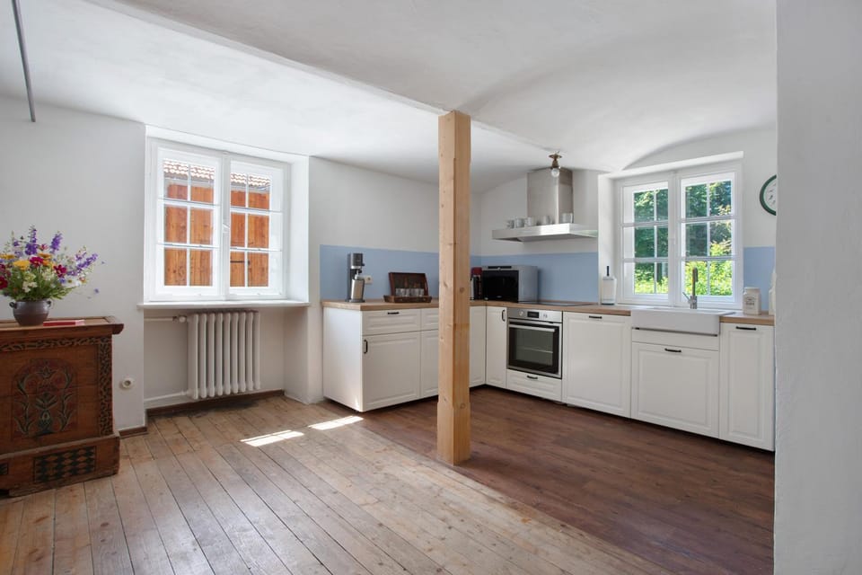Kitchen or kitchenette, Living room