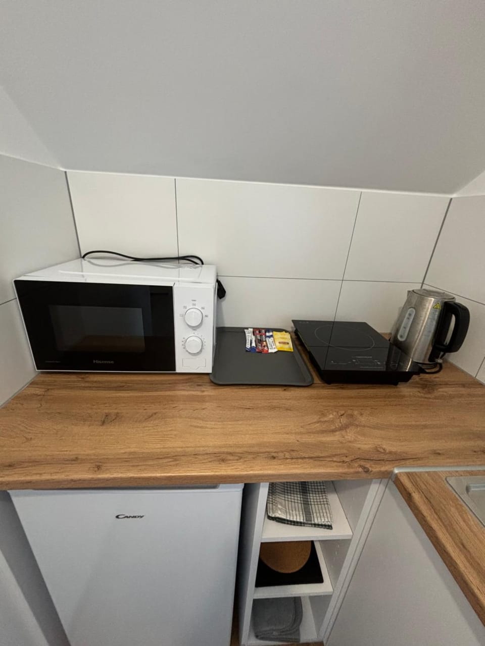 Coffee/tea facilities, Kitchen or kitchenette, microwave, oven, stove