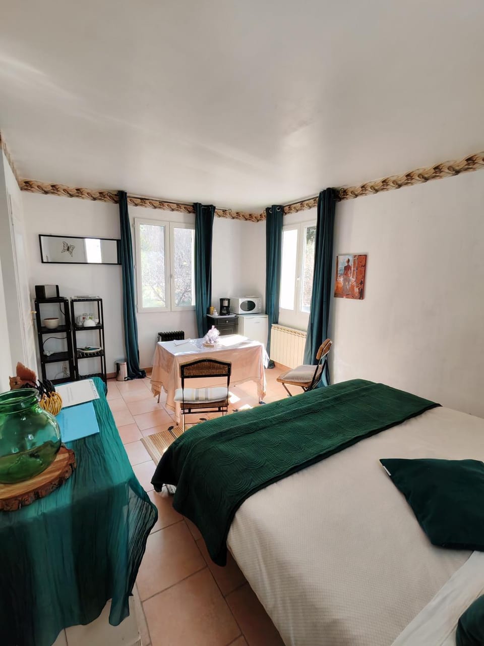 Bed, Photo of the whole room, Dining area, Bedroom