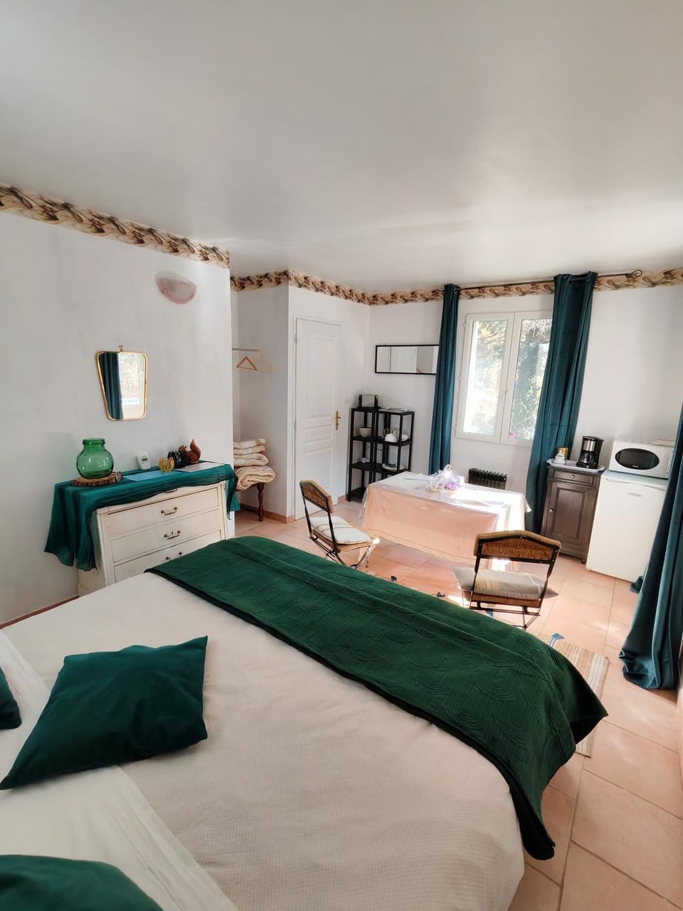 Bed, Photo of the whole room