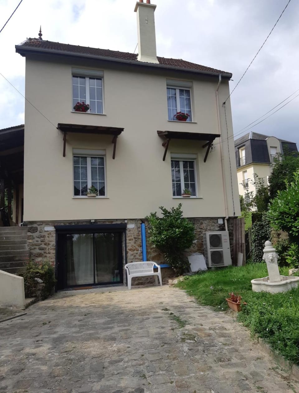 3Chambre calme première étage Vacation rental in Île-de-France