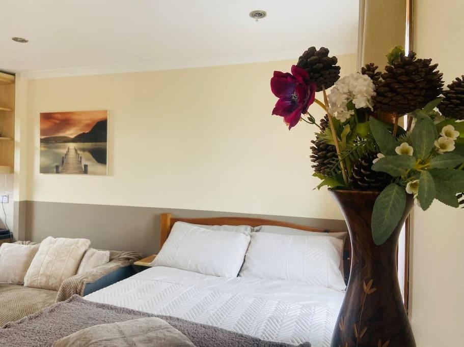 Quaint studio flat in Harrow Apartment in Harrow