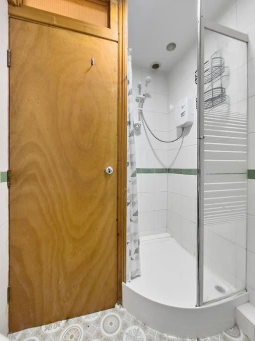 Quaint studio flat in Harrow Apartment in Harrow