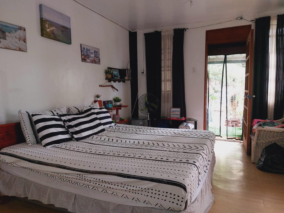 The Lakehouse Studio Tagaytay Country House in Tagaytay