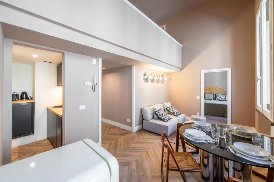 Kitchen or kitchenette, Living room, Seating area, Dining area