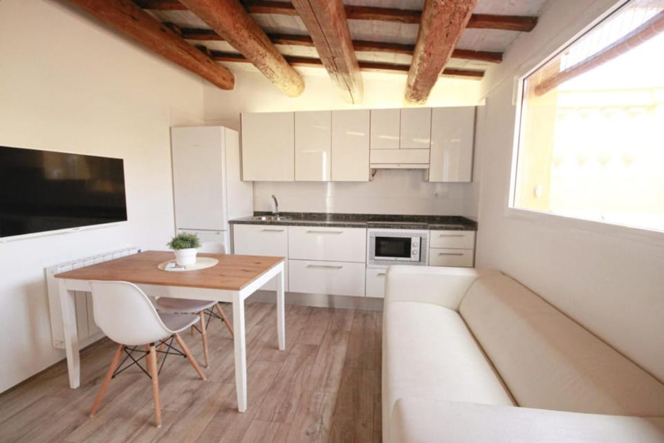 Kitchen or kitchenette, Seating area