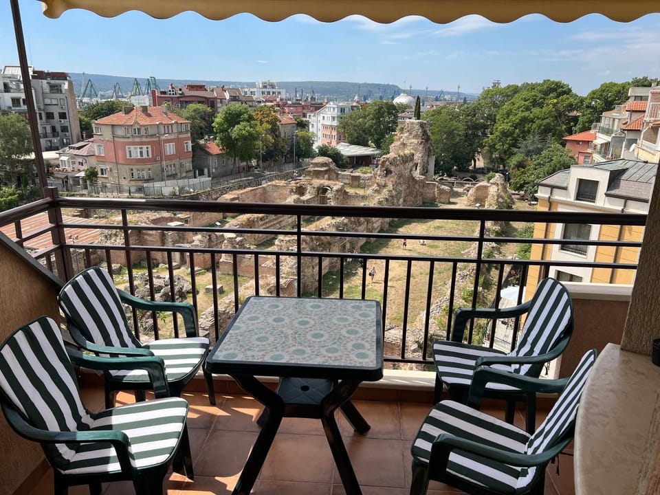 Roman Thermae Heritage Penthouse with Garage Apartment in Varna