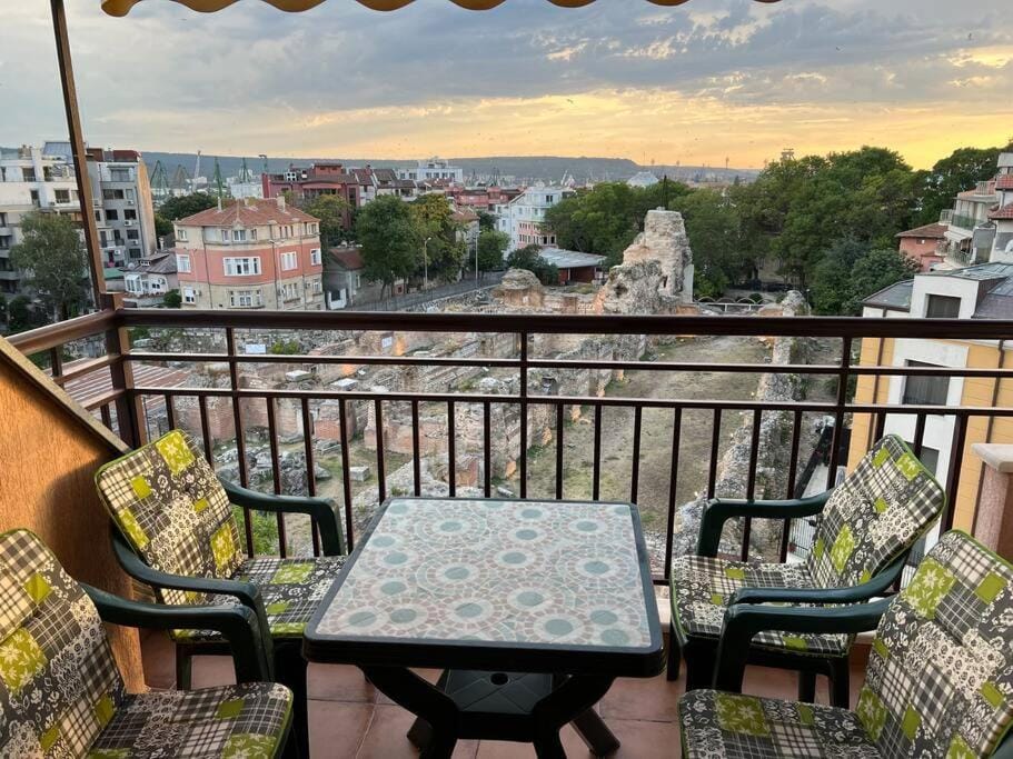 Roman Thermae Heritage Penthouse with Garage Apartment in Varna