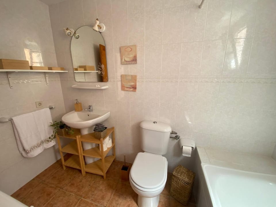 Toilet, Bath, towels