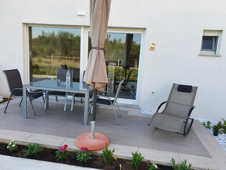 Patio, Balcony/Terrace, Seating area, Dining area