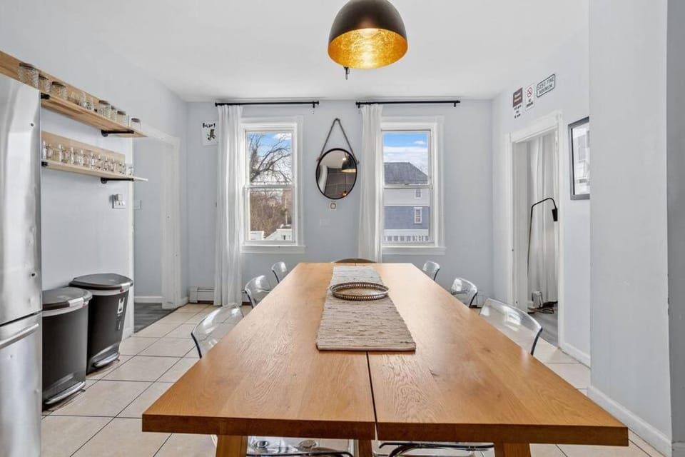AC Beach House 8BR 4BA 4000 SqFt Big Groups Apartment in Atlantic City