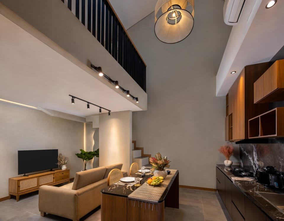 TV and multimedia, Coffee/tea facilities, Kitchen or kitchenette, Living room, Food and drinks, Seating area