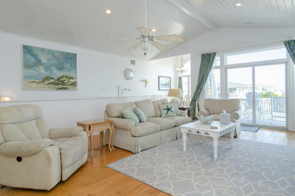 Harleys Hideaway by Bryant Real Estate House in Wrightsville Beach