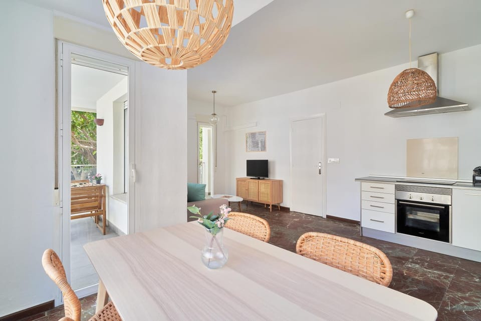 Kitchen or kitchenette, Living room, oven