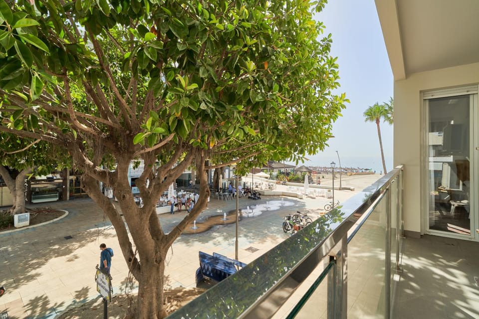 Neighbourhood, Beach, Sea view