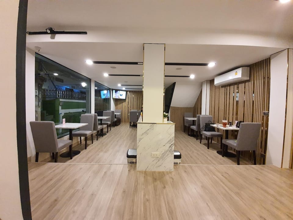 Lobby or reception, Breakfast