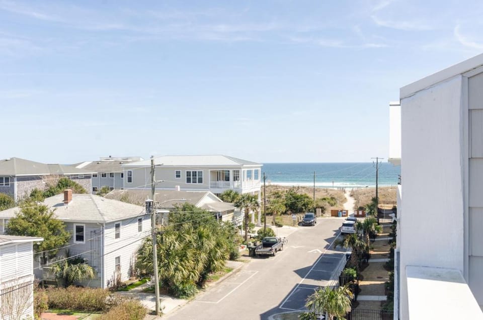 Seagulls By The Sea by Bryant Real Estate House in Wrightsville Beach