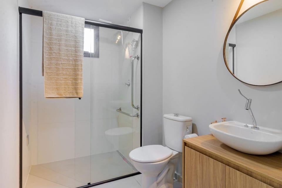 Shower, Toilet, Bathroom, towels