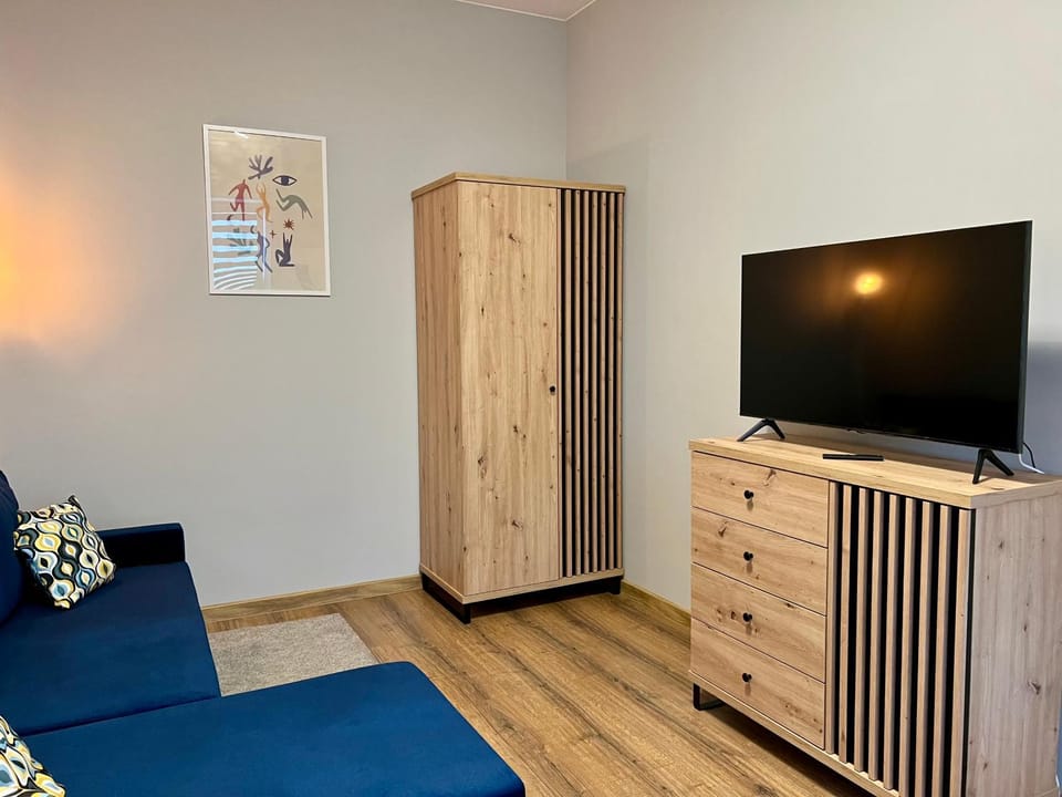 TV and multimedia, Photo of the whole room, wardrobe