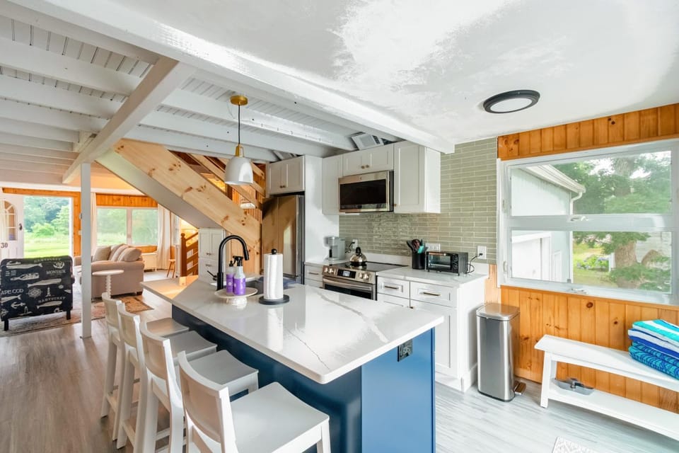 Kitchen or kitchenette, Dining area, oven, stove