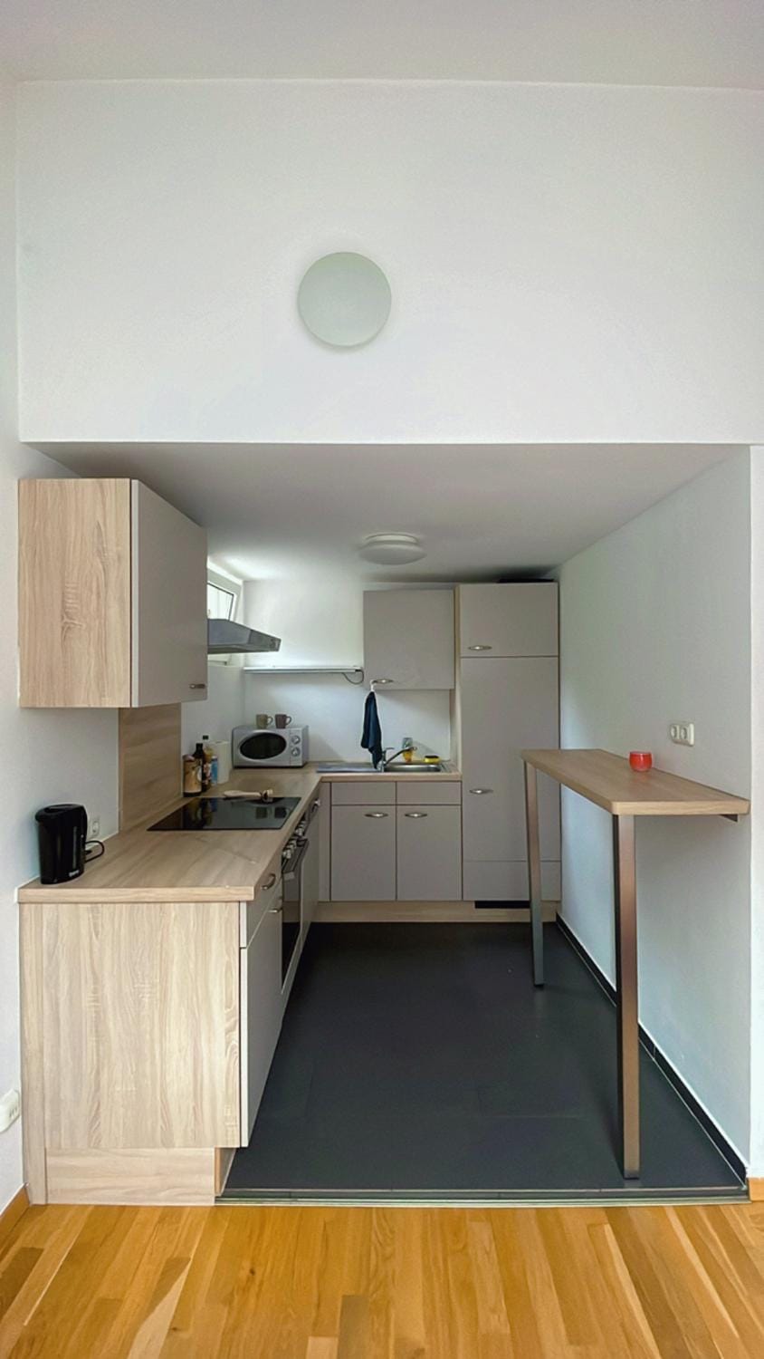 Kitchen or kitchenette, oven, pet friendly, stove