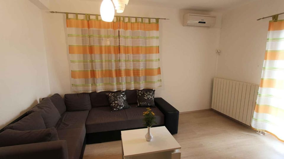 Living room, Seating area, air conditioner