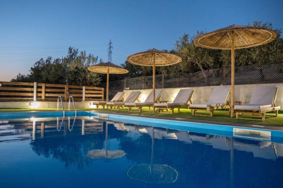 Day, Natural landscape, Pool view, Swimming pool, sunbed