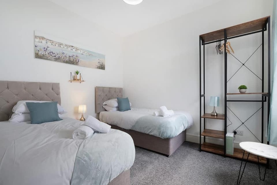 Classic 4-Bedroom Retreat close to Infinity Bridge House in England