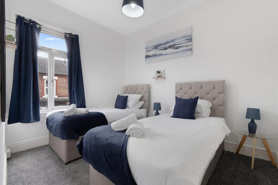 Classic 4-Bedroom Retreat close to Infinity Bridge House in England