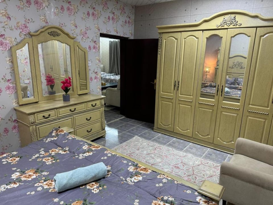 Bed, Photo of the whole room, Bedroom, wardrobe