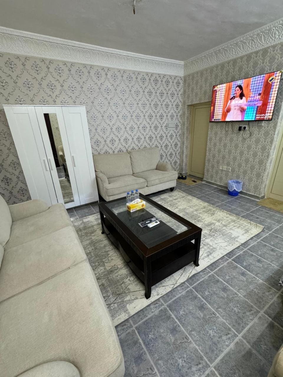 Communal lounge/ TV room, TV and multimedia, Living room, Seating area, Evening entertainment