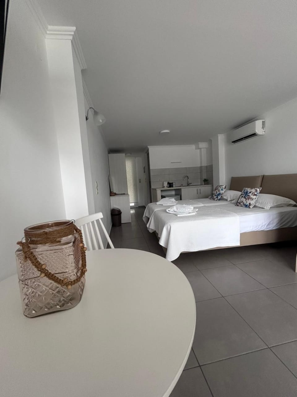 Bed, Kitchen or kitchenette, Living room, Photo of the whole room, Seating area, Bedroom, towels
