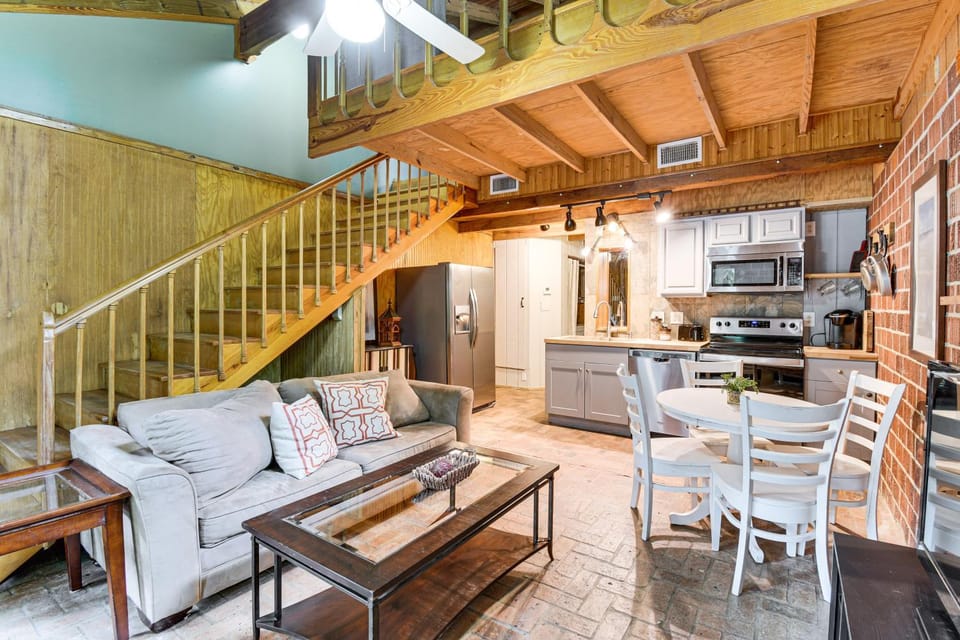 Riverfront Angler's Cabin in Fairhope w/ Deck! Cabin in Alabama
