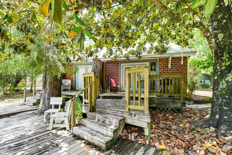Riverfront Angler's Cabin in Fairhope w/ Deck! Cabin in Alabama