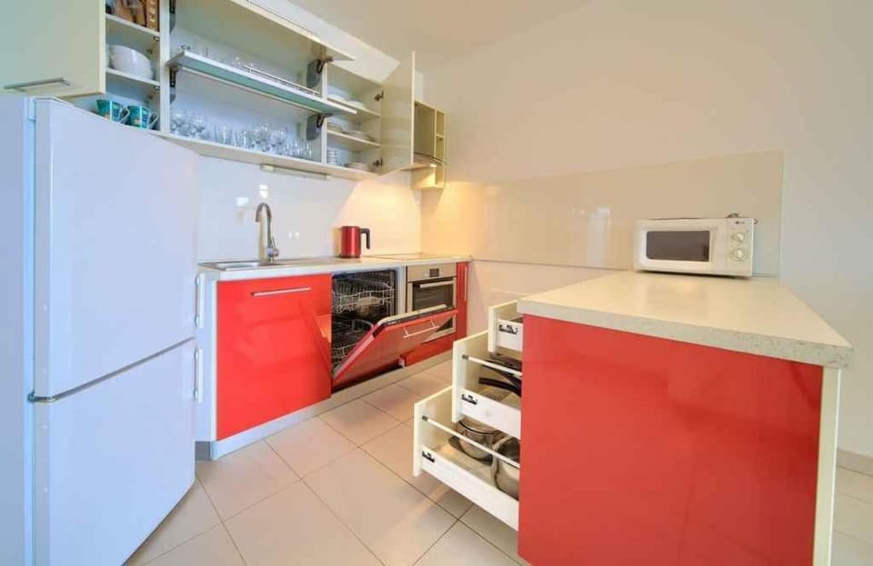 Kitchen or kitchenette, Living room, microwave
