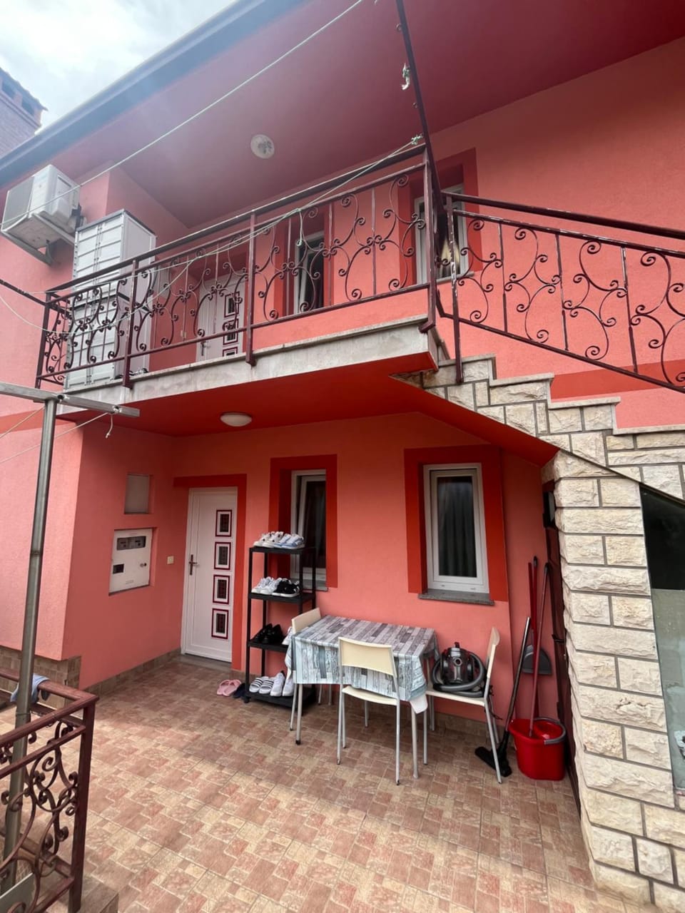 Property building, Day, Balcony/Terrace
