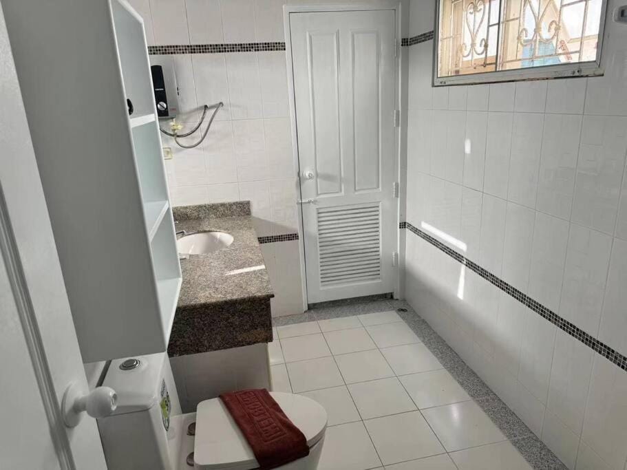 芭提雅南路4卧4卫 Blue Star Pool Villa 近步行街和夜市 Villa in Pattaya City