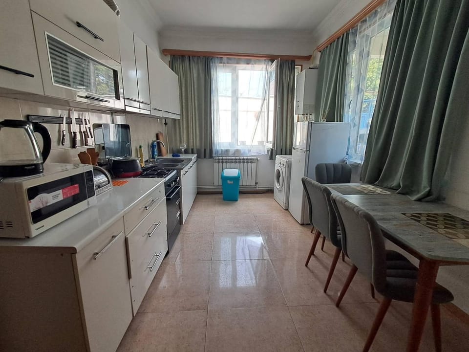 oven, pet friendly, washing machine, dryer