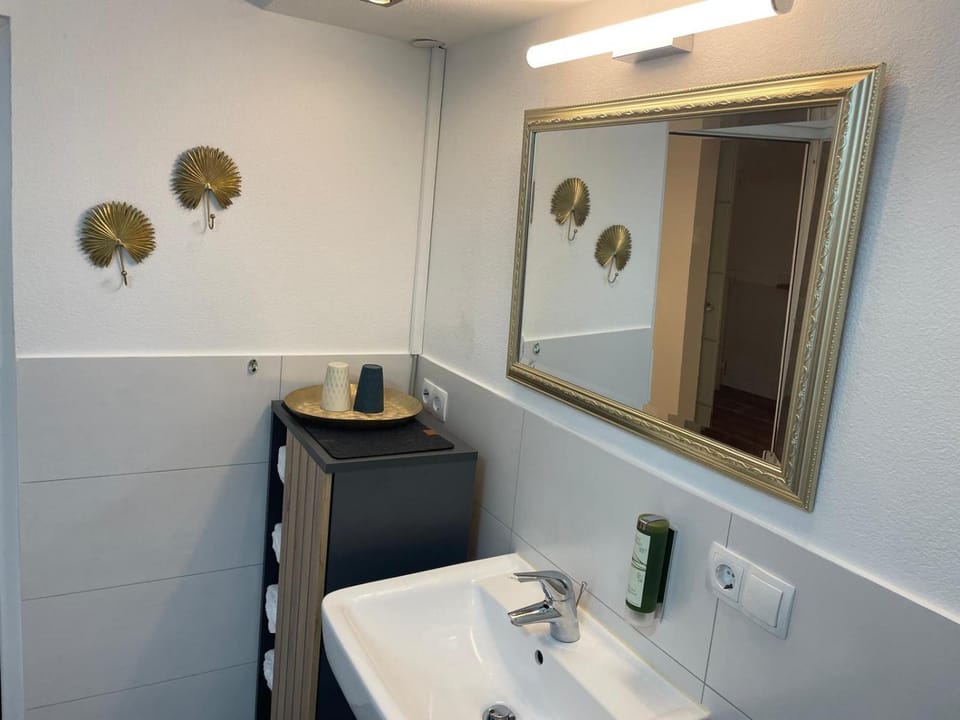 Bathroom, towels