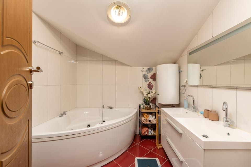 Bathroom, Bath, towels