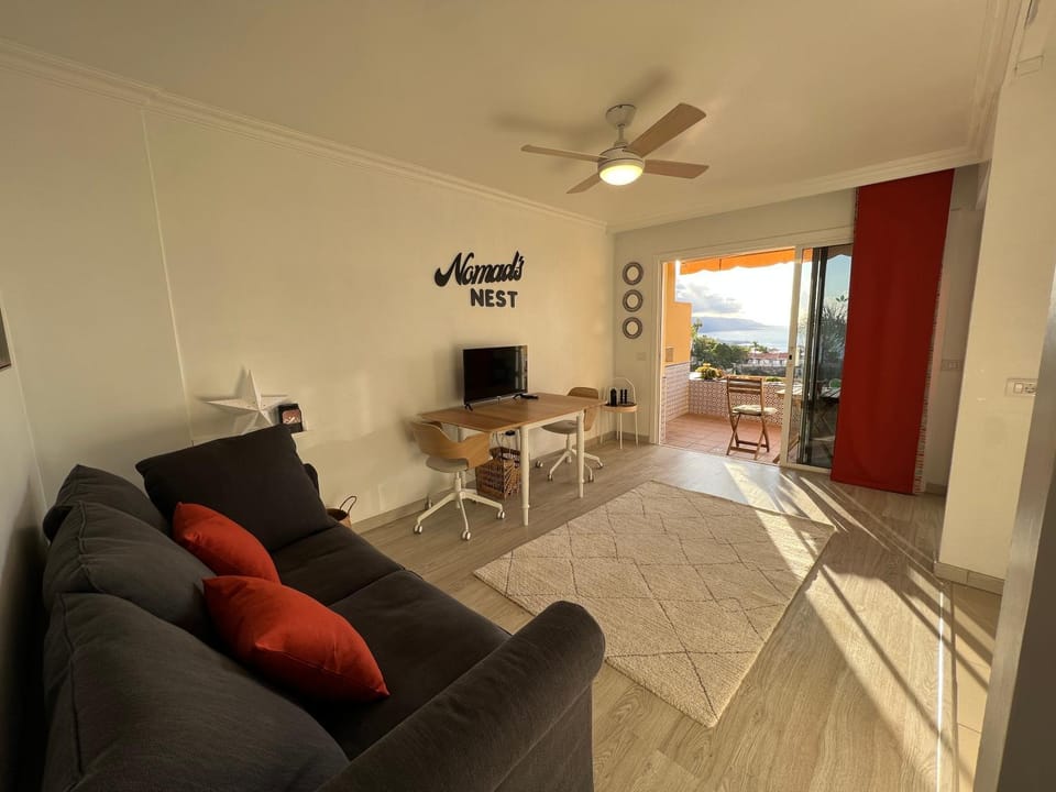 TV and multimedia, Living room, Seating area, Dining area