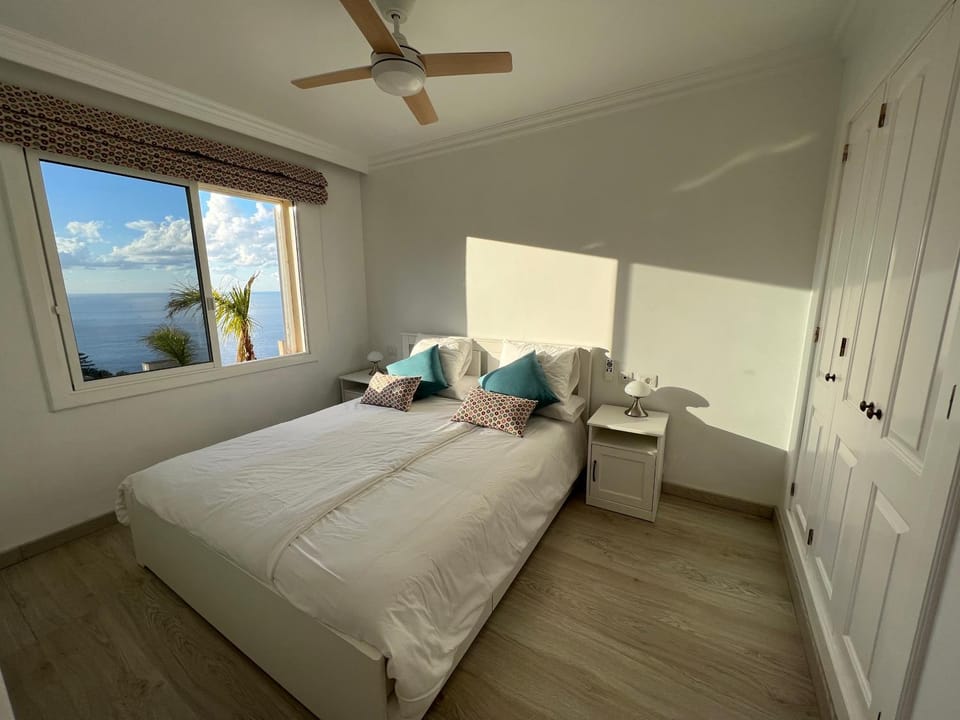 Bed, Photo of the whole room, Bedroom, Sea view