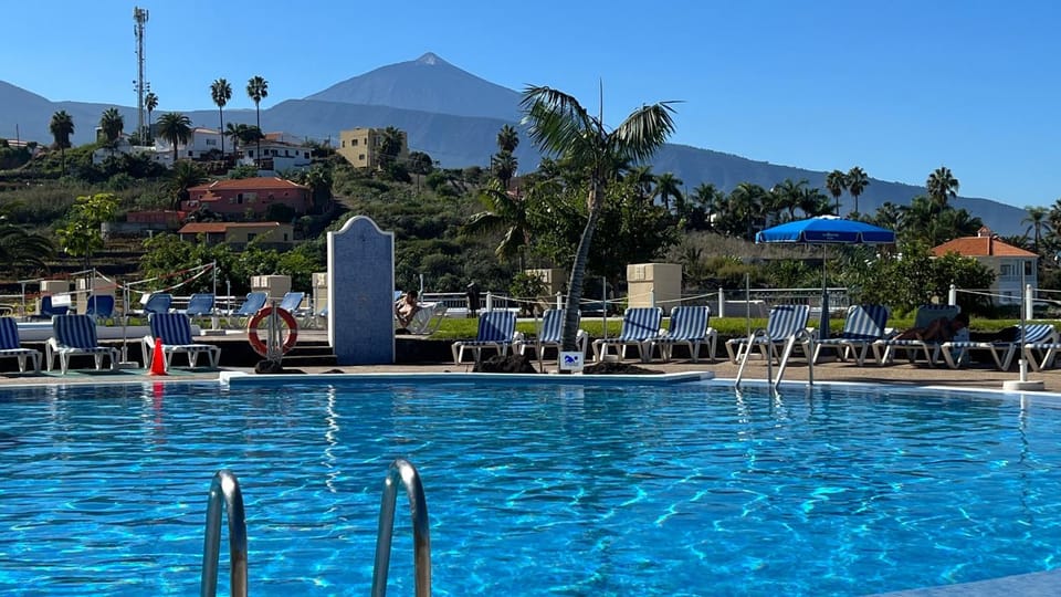 Mountain view, Pool view, sunbed
