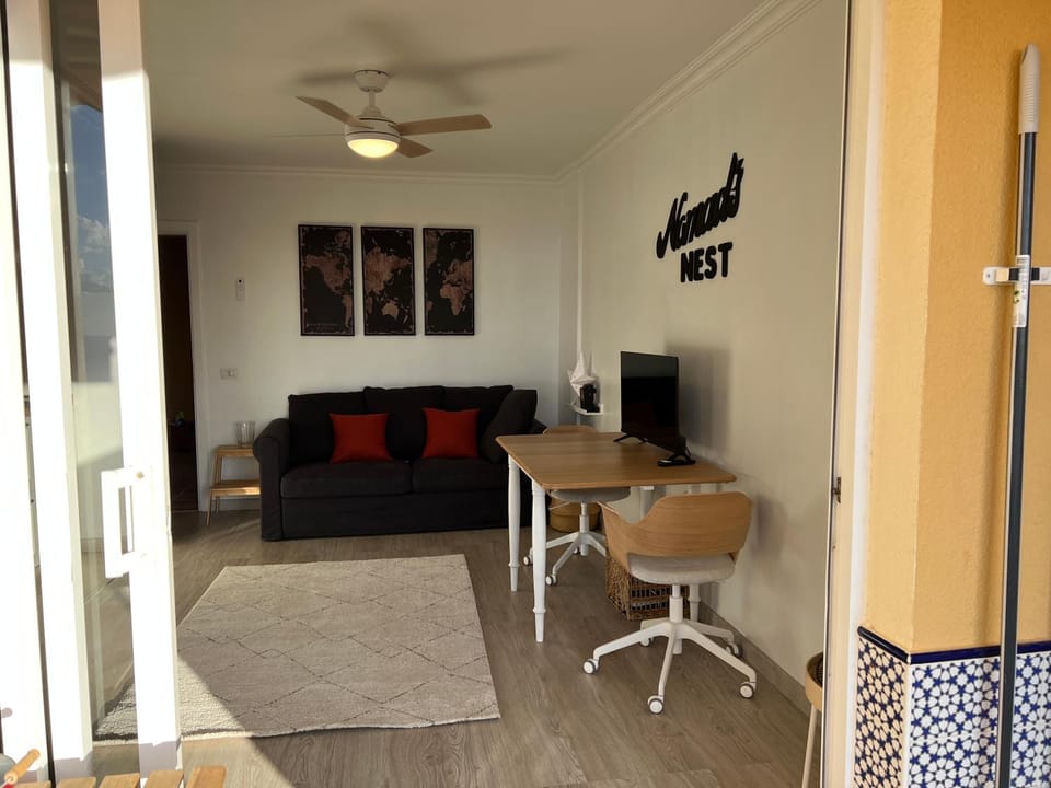TV and multimedia, Living room, Seating area, Dining area