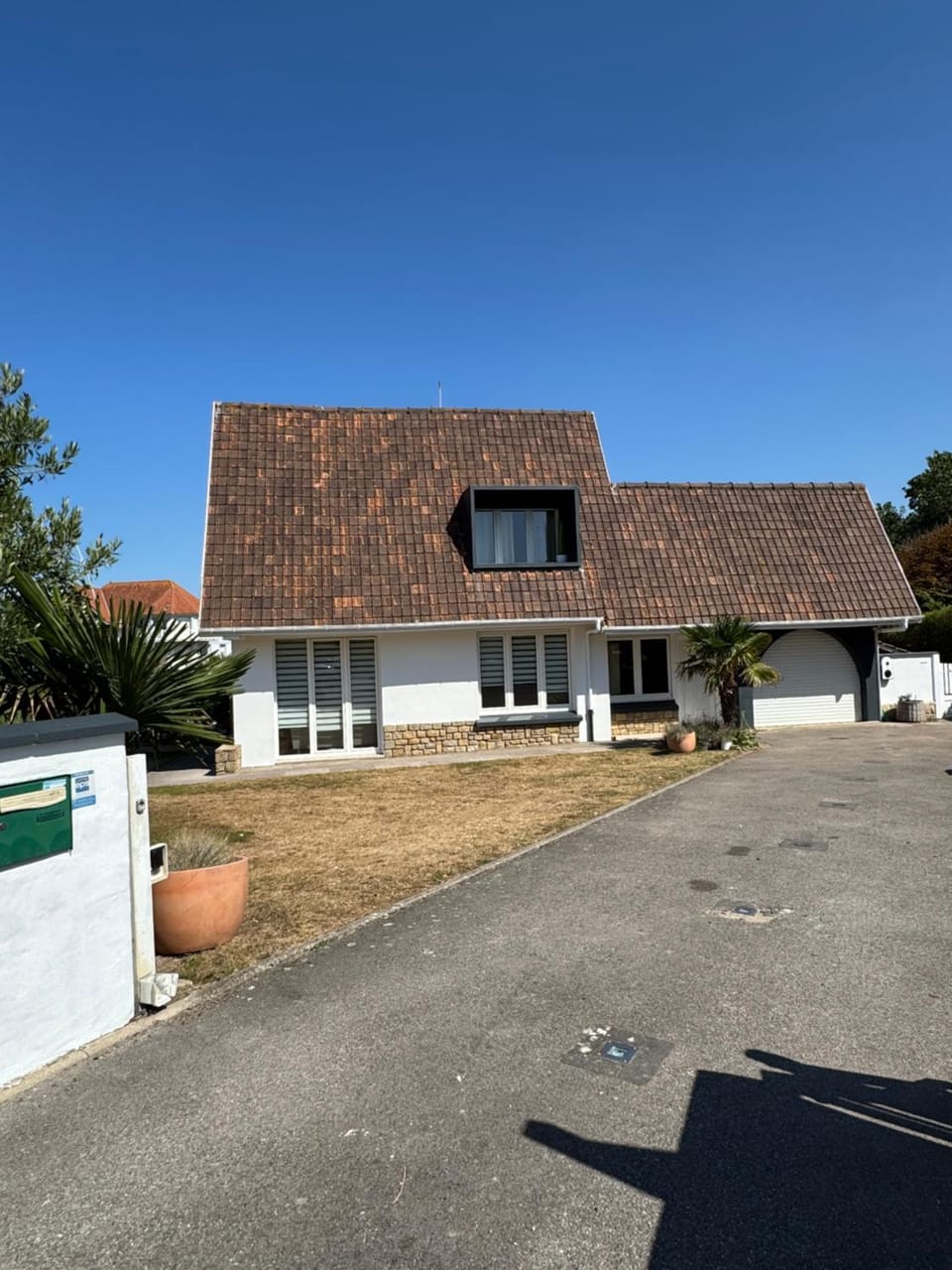 Property building, Garden, Parking