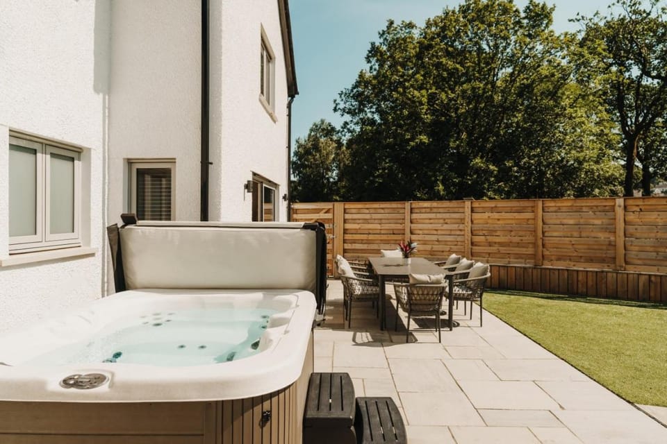 Upper Oak House Villa in Windermere