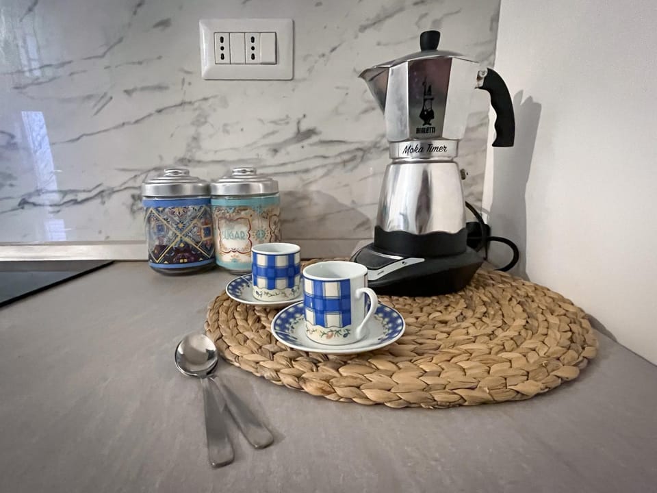 Coffee/tea facilities, Breakfast