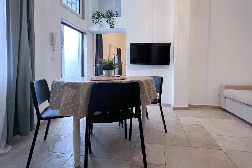 Communal lounge/ TV room, Living room, Dining area