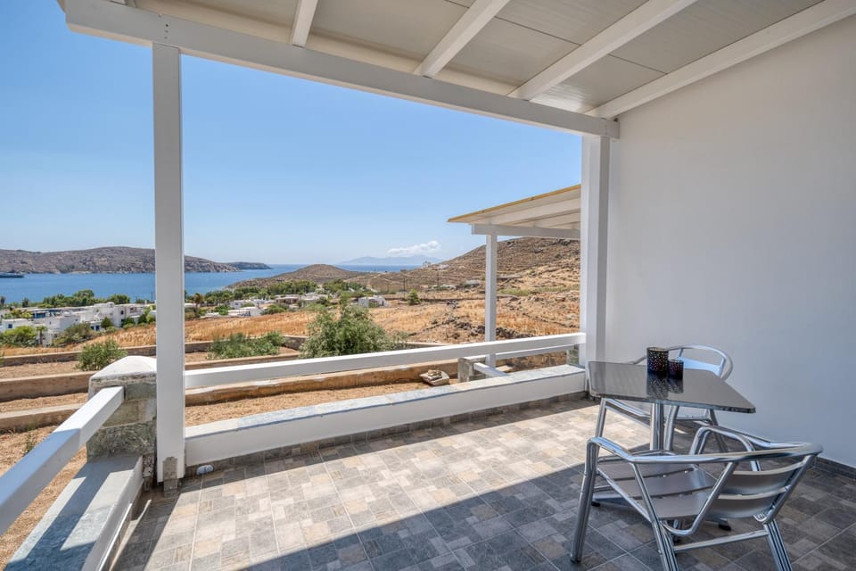 Sunrise Apartment in Milos
